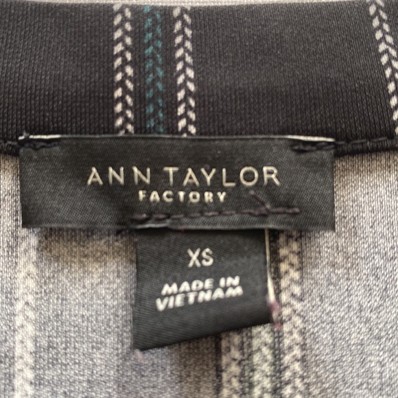 Ann Taylor Factory blouse size XS - Picture 2 of 8